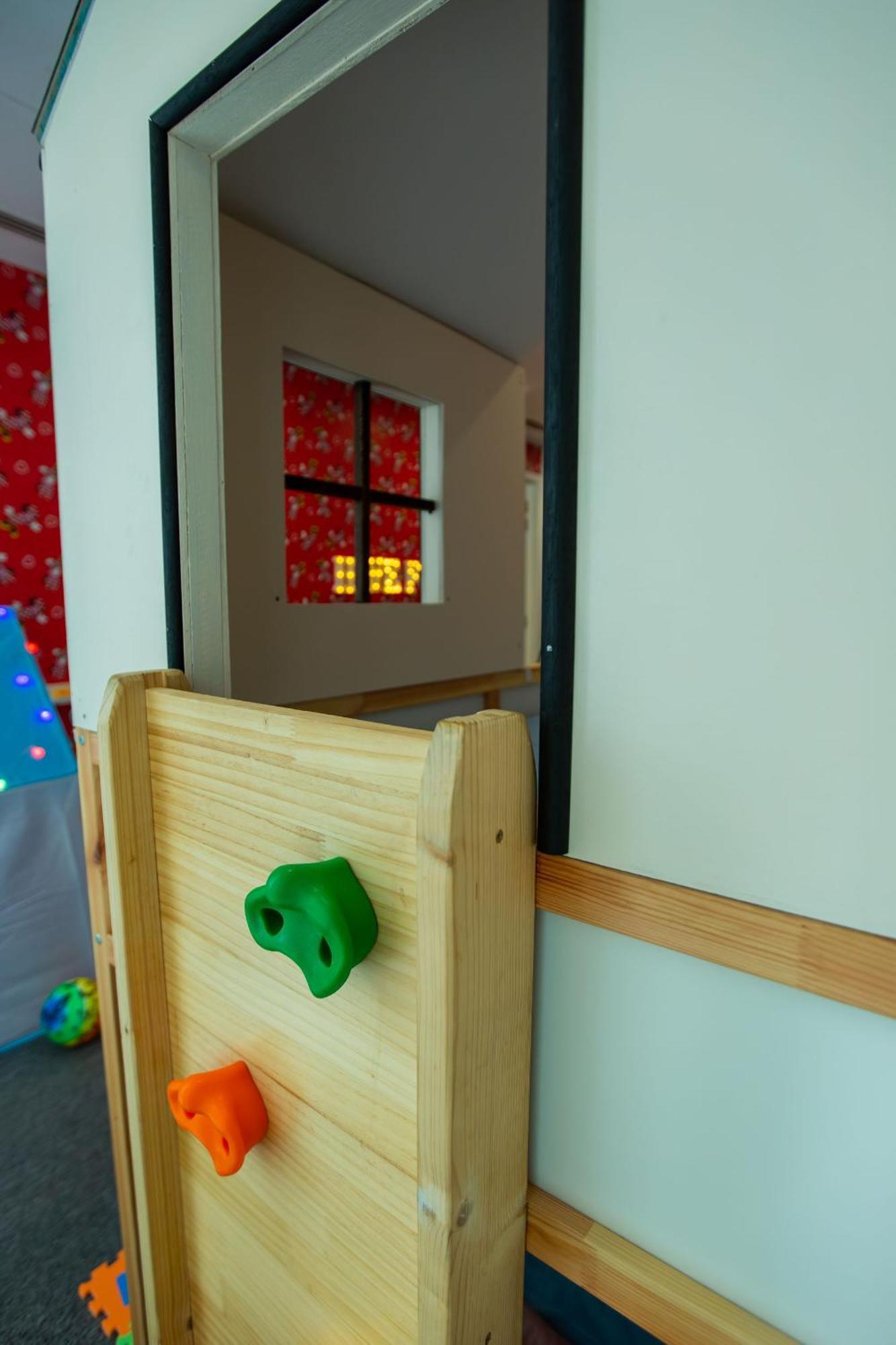 Kids Friendly Playground Bunk Bed Apartment *